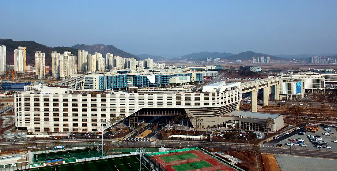 정부세종청사 전경. 기획재정부와 고용노동부 등 중앙부처가 모여 있는 청사